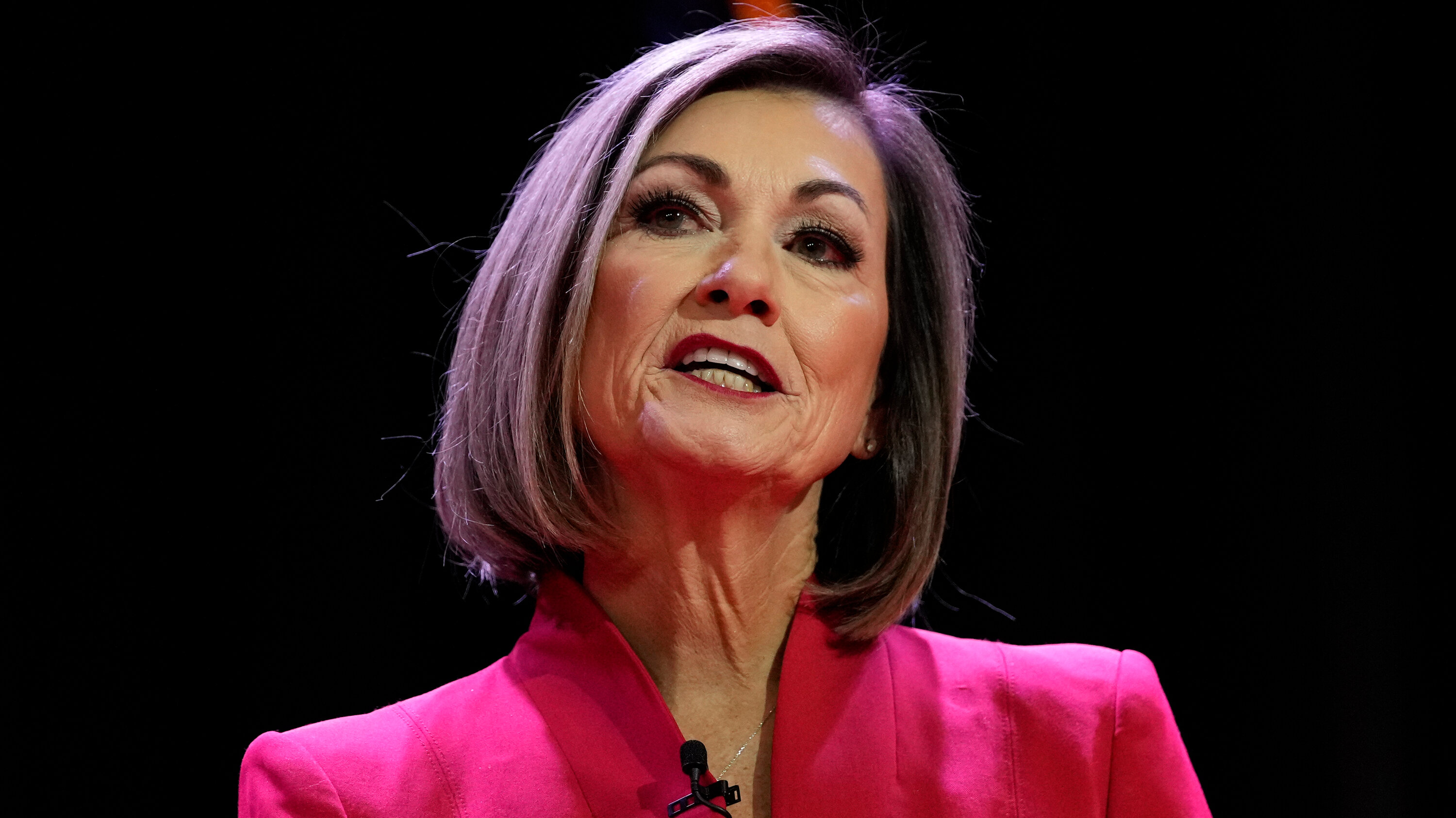 حظر الكتب في آيوا وتأثيره على قضايا LGBTQ+