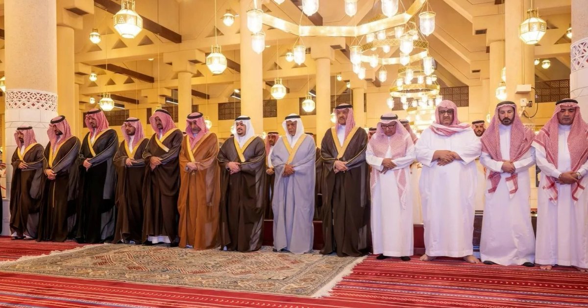 نائب أمير الرياض يؤدي صلاة الميت على حسان ياسين