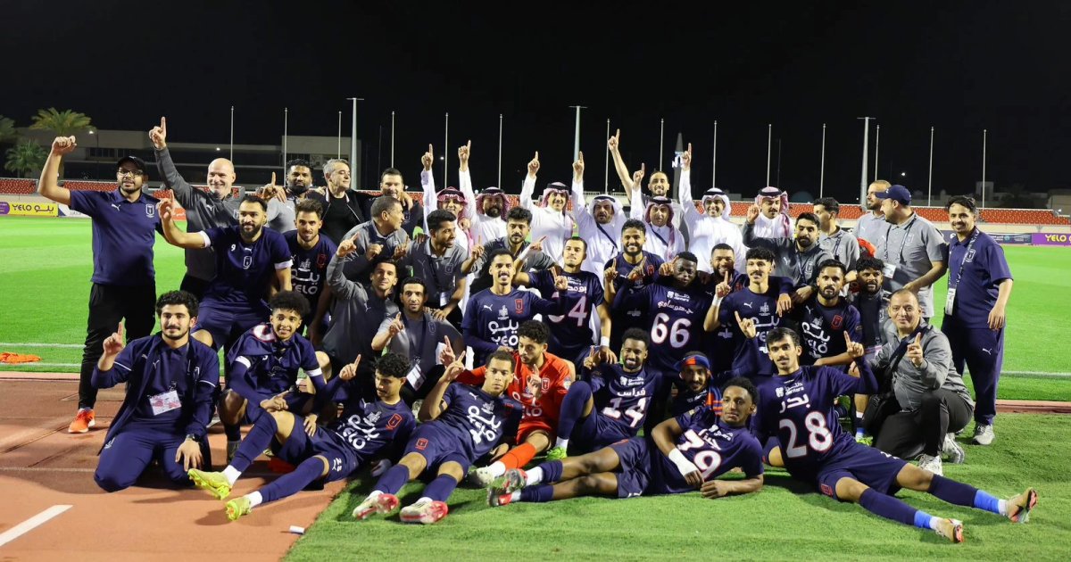 أبها يتوج بلقب دوري يلو ويضمن الصعود لدوري روشن