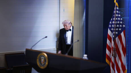 ترامب يناقش خيارات الحرب مع فريقه الأمني