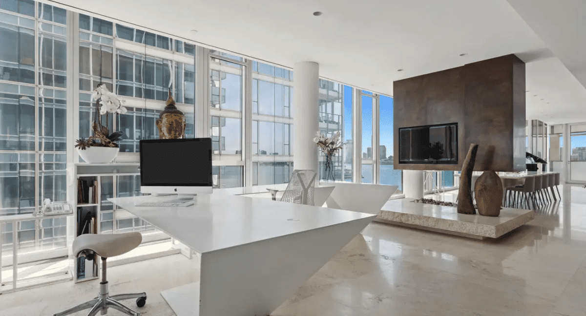 هيو جاكمان يعيد إدراج شقته في نيويورك للبيع