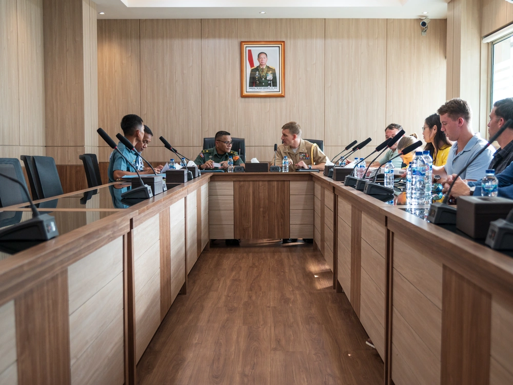 الشرطة الإندونيسية تكشف عن هوية المشتبه بهم في جريمة قتل شاب