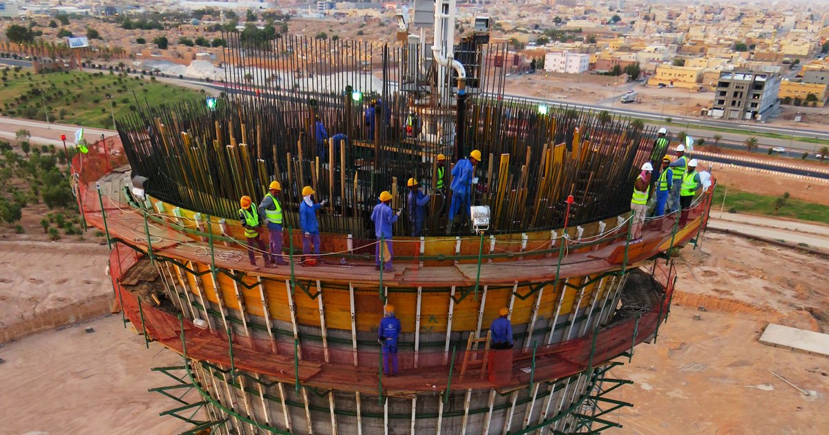 Seven Sunspots Over Arar and Their Impact on Communications