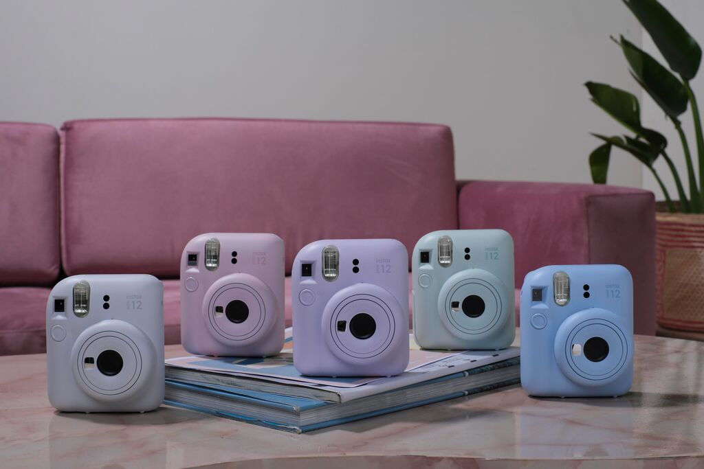 فوجي فيلم تطلق كاميرا instax mini 13 الجديدة