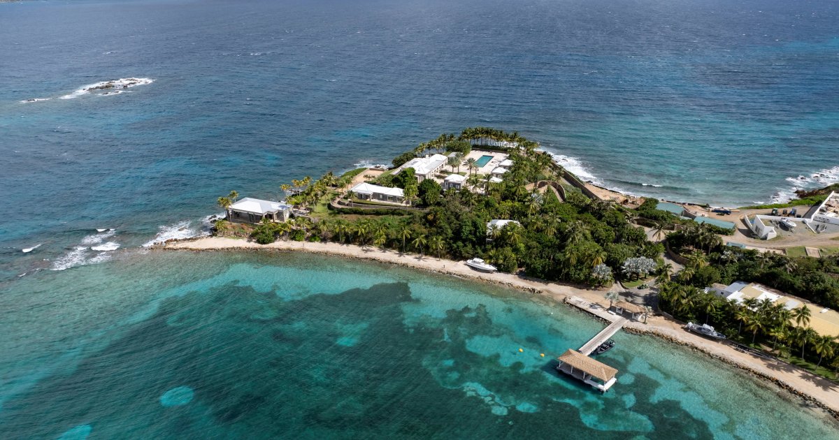 إبستين يكشف عن بناء غامض في جزيرته بمكة