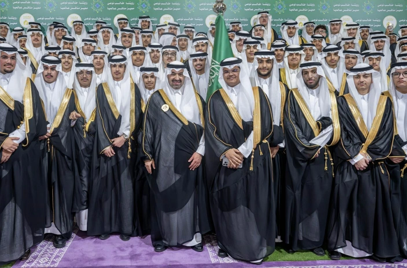 تكريم خريجي مدارس الملك عبدالعزيز في تبوك