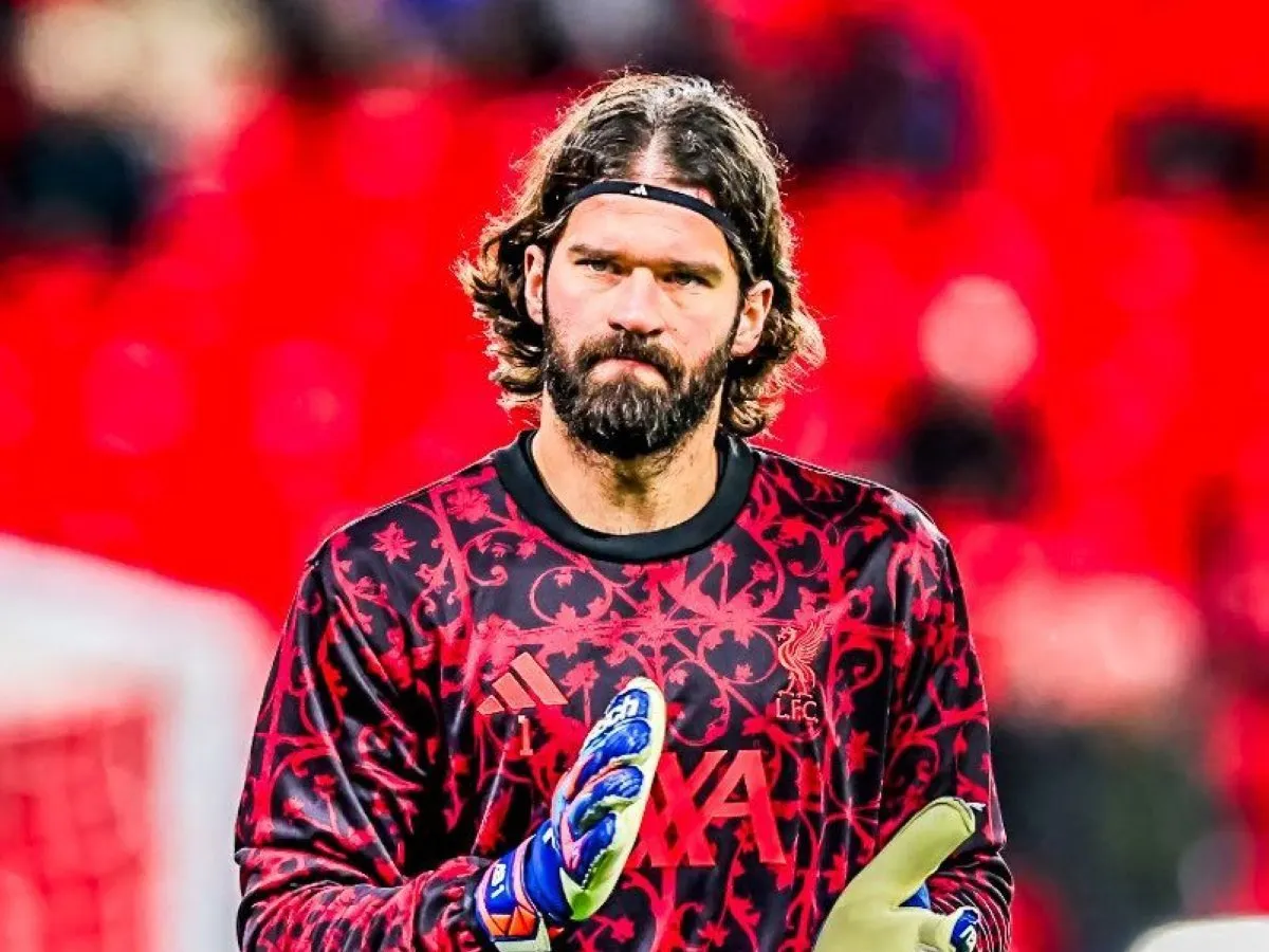 ليفربول يخسر قائدين ويواجه تحديات مستقبلية