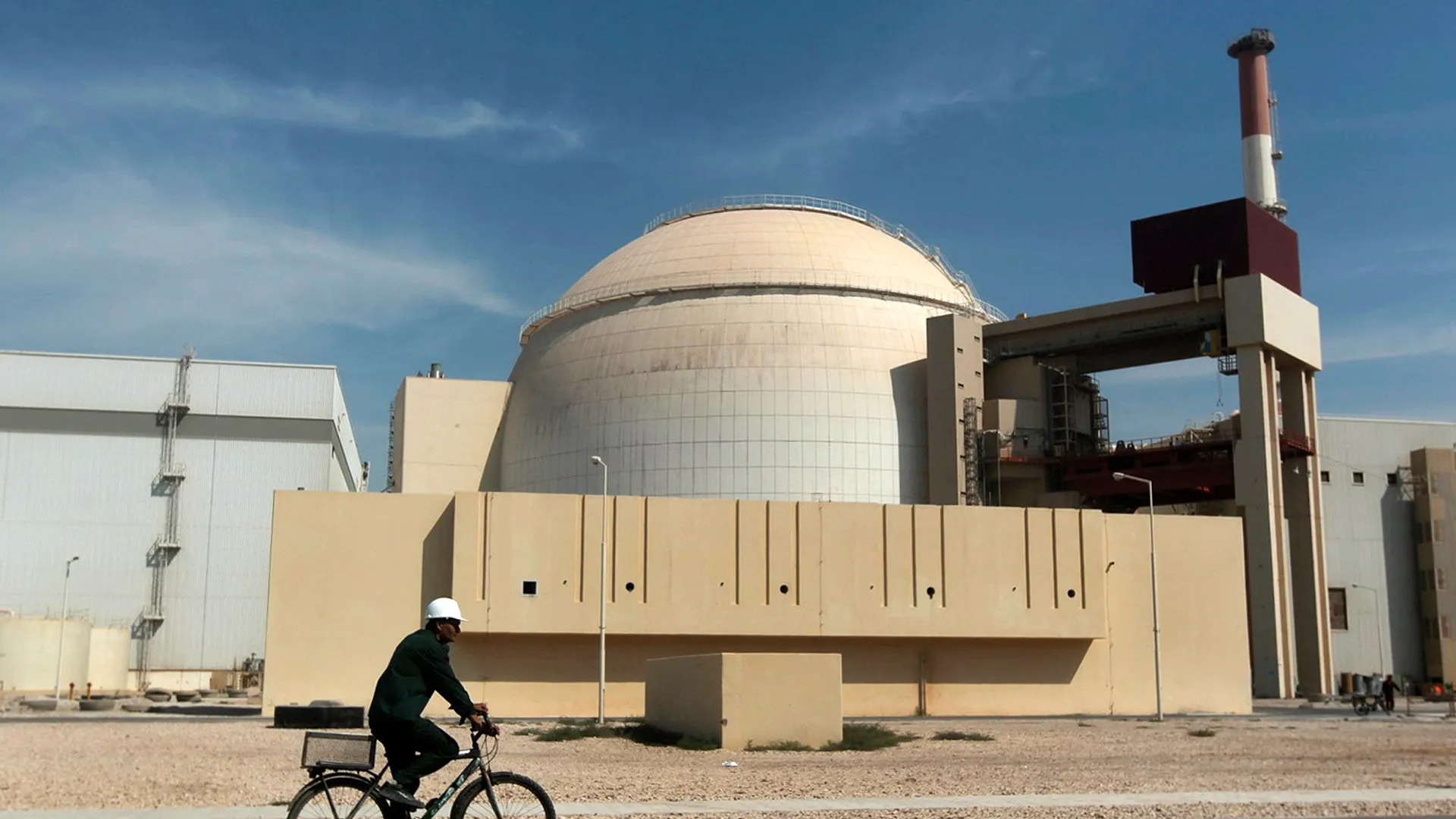 مخاطر استهداف محطة بوشهر النووية الإيرانية