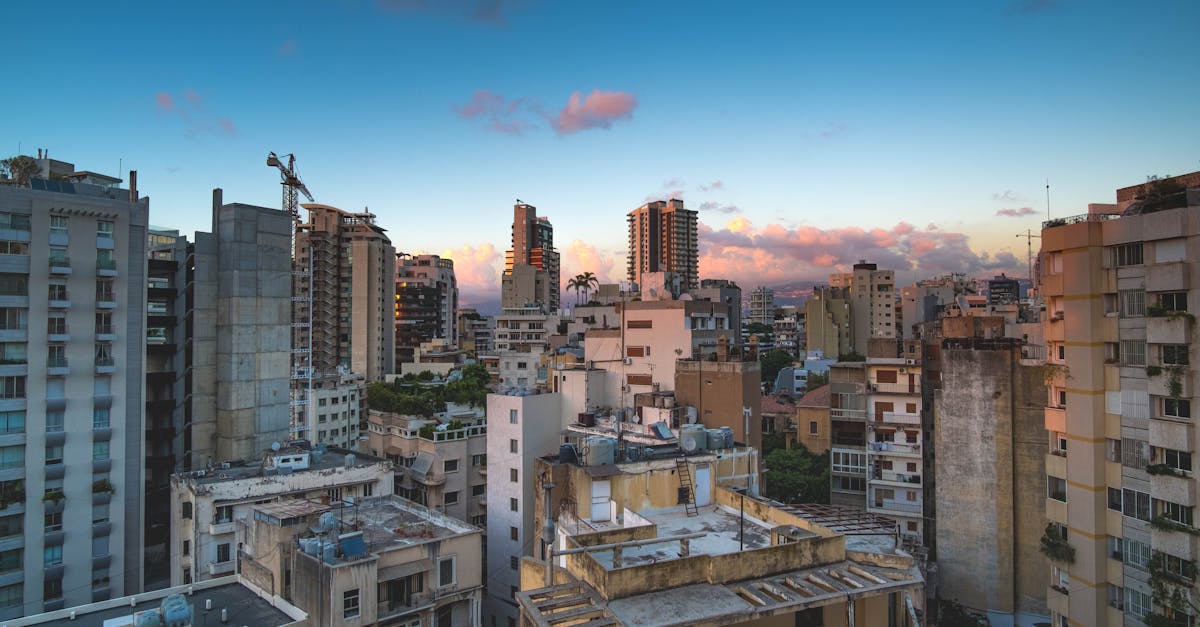 غارات إسرائيلية على بيروت تستهدف مبنى في تلة الخياط