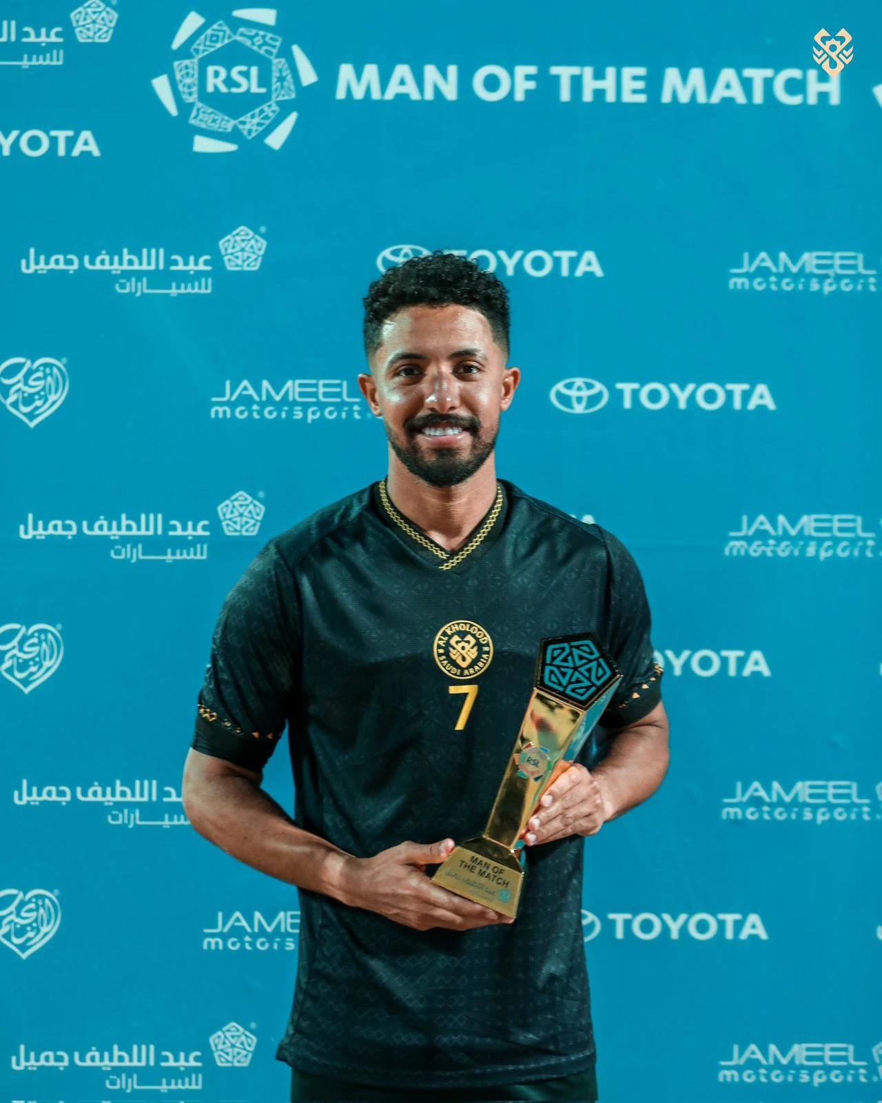 الخلود يسعى لتجاوز الهلال في الدوري والكأس
