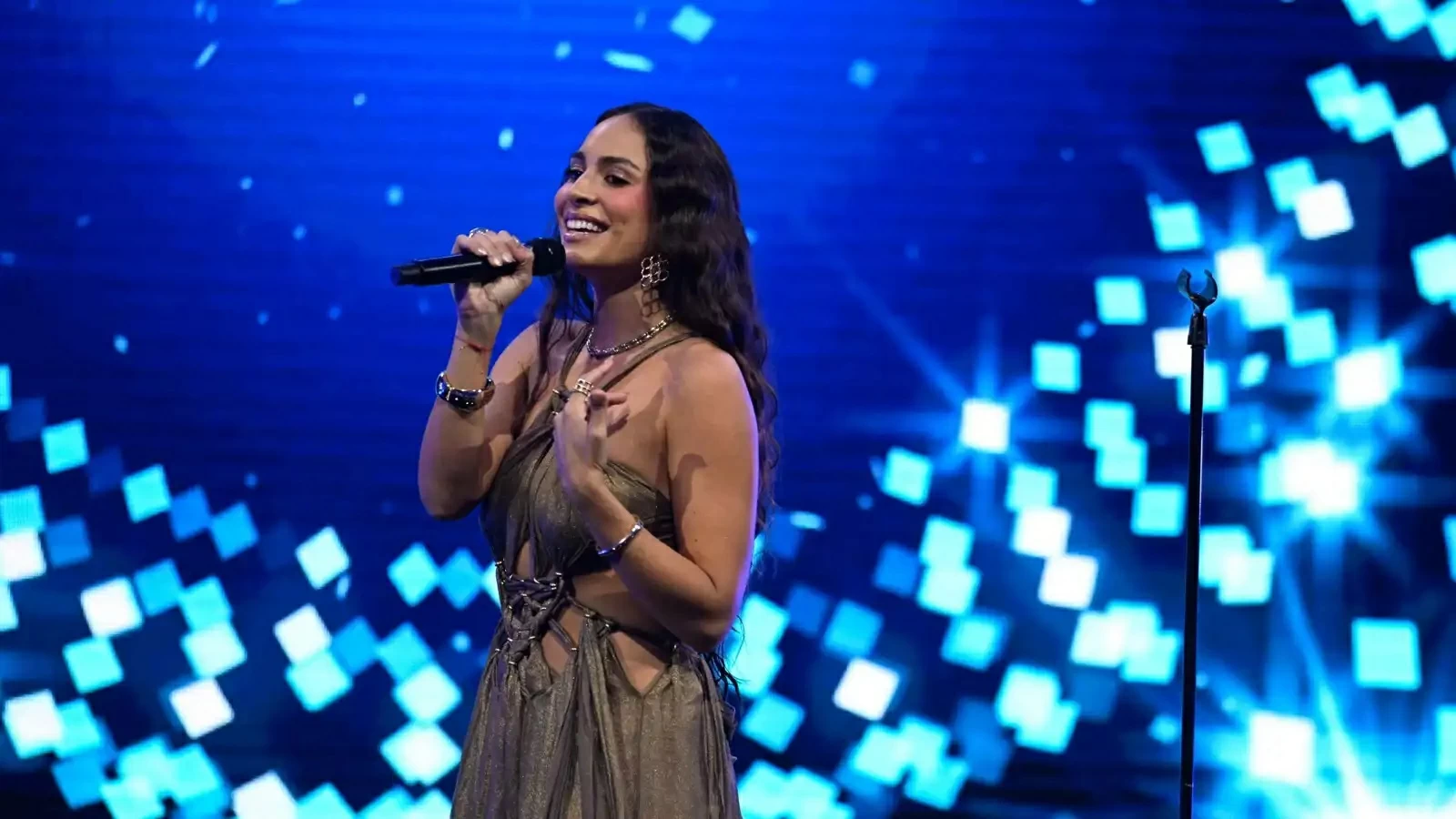 فنانة شابة تعلن جذورها المصرية في أستراليا