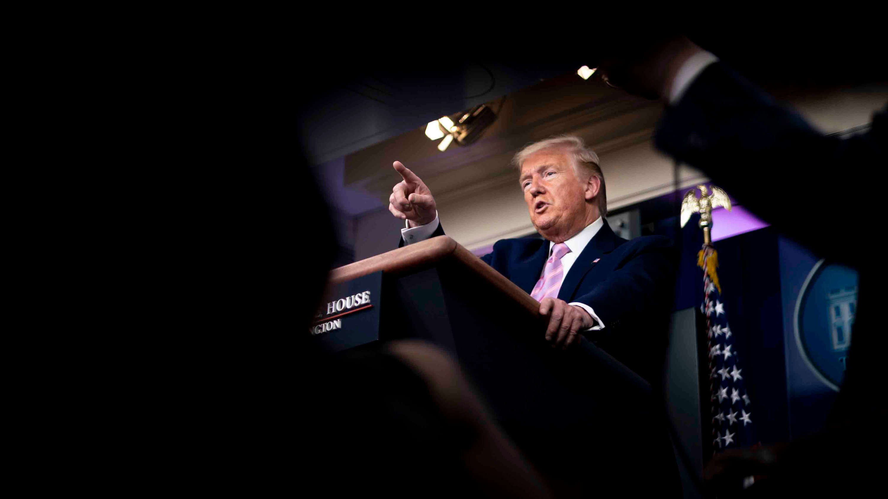 تهديدات ترمب للجيش الأمريكي: معضلة قانونية