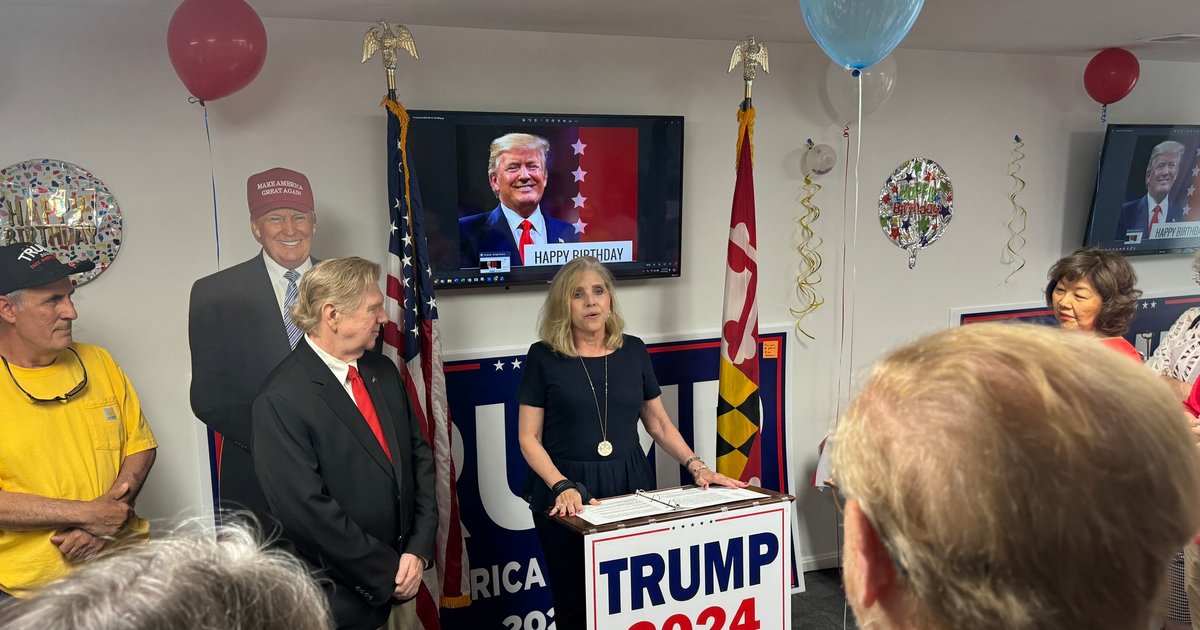 جوازات سفر ترمب بمناسبة الذكرى الـ250 للاستقلال الأمريكي