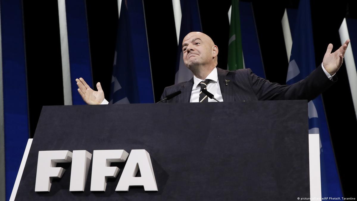 Les joueurs iraniens rendent hommage aux victimes de la guerre