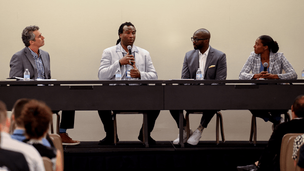 فيفا يفرض إشراك لاعب شاب محلي في المباريات