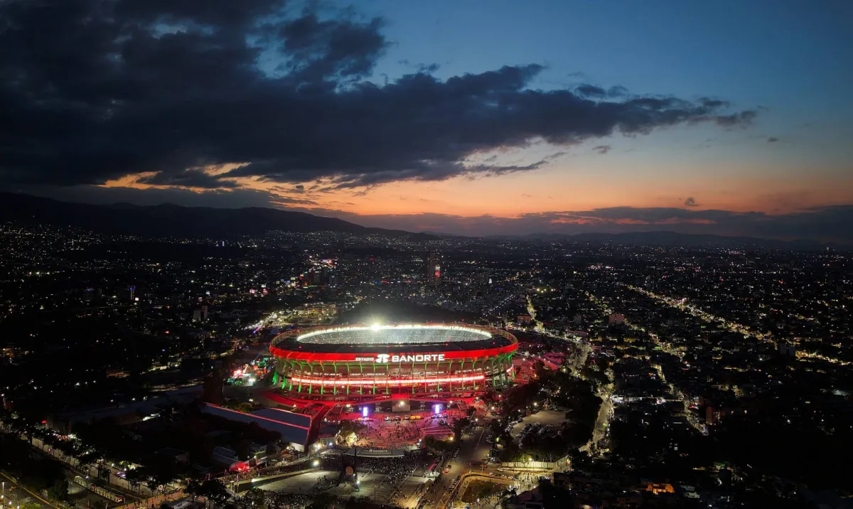 Un homme décède au stade Azteca lors d'un match amical