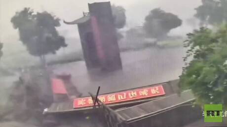 Bystander Survives Ancient Gate Collapse in China