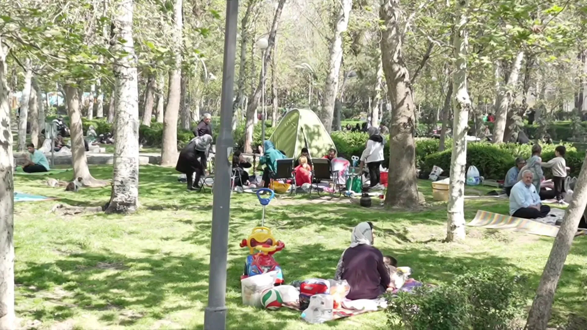 Iranier feiern "Tag der Natur" trotz Krieg