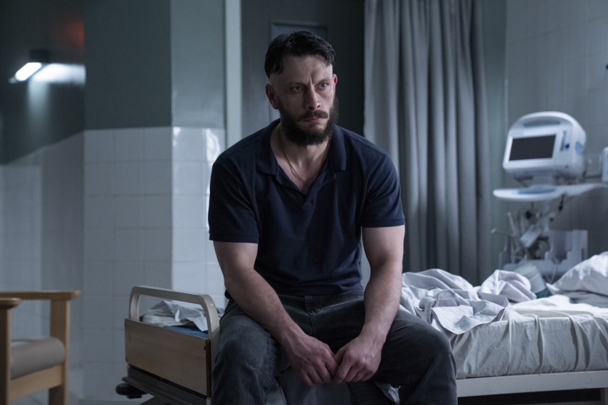 استكشاف العنف الذكوري في Half Man