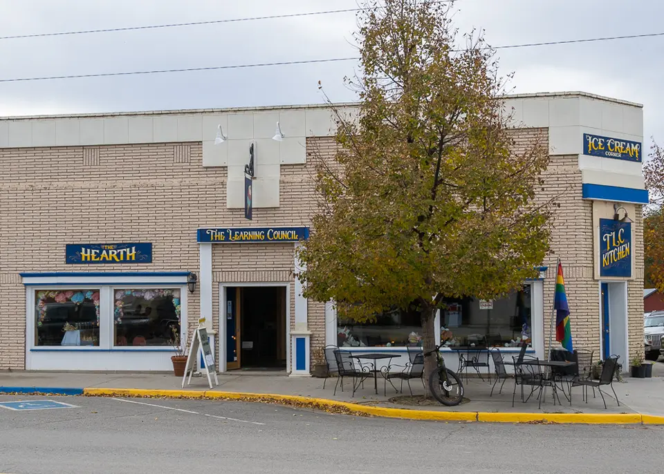 تجديد المدارس في غورنطالو بمشاركة المجتمع المحلي