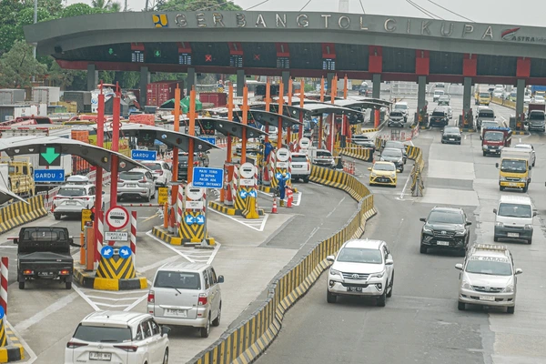 Record 2.37 million vehicles on Tangerang-Merak road