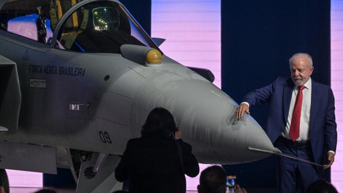 Le Brésil dévoile un chasseur supersonique fabriqué localement