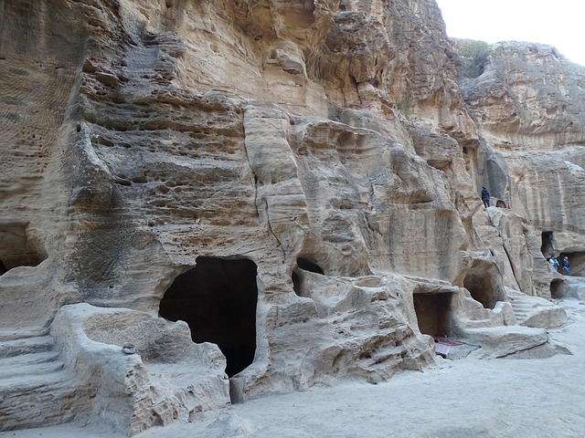 البترا تواجه أزمة في القطاع السياحي