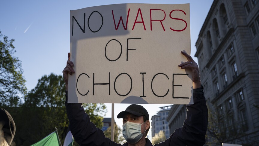 استطلاع: 65% من الأمريكيين يلومون ترامب على ارتفاع أسعار الوقود