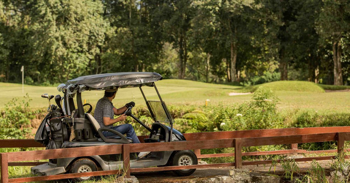 طلاب جامعة حلوان يصنعون سيارة جولف كهربائية محلية