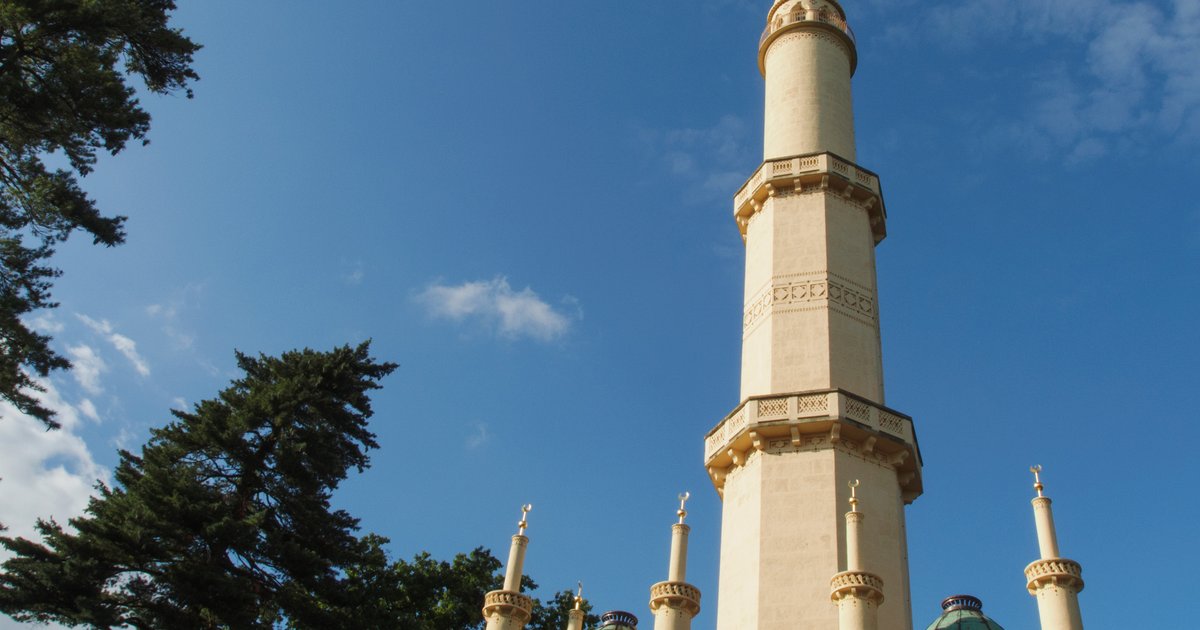 Suspendre l'éclairage des minarets et dômes à Assiout