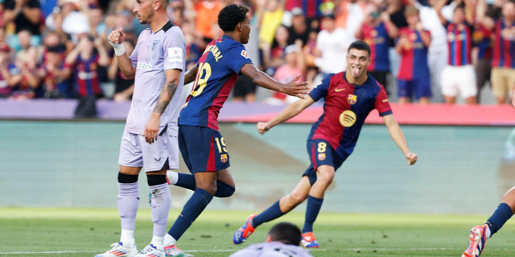 Yamal ignore Flick dans une situation controversée