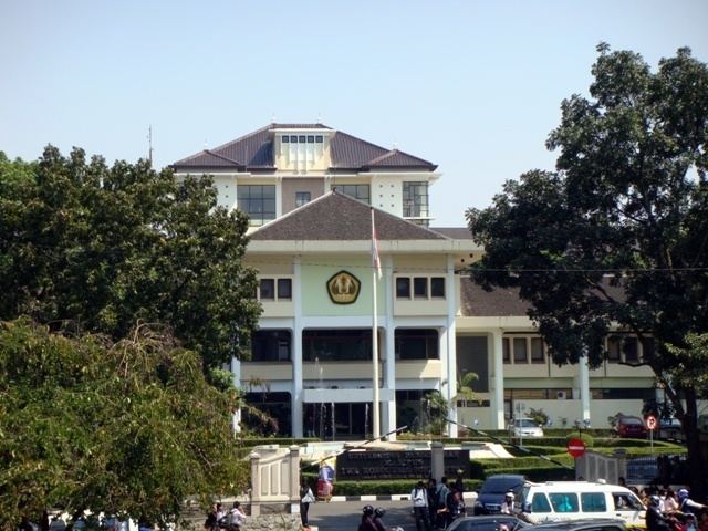 اتفاق جديد في جامعة بادجادجاران لتنظيم دخول النقل الإلكتروني