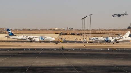 إلغاء كارت الجوازات الورقي في مطار القاهرة