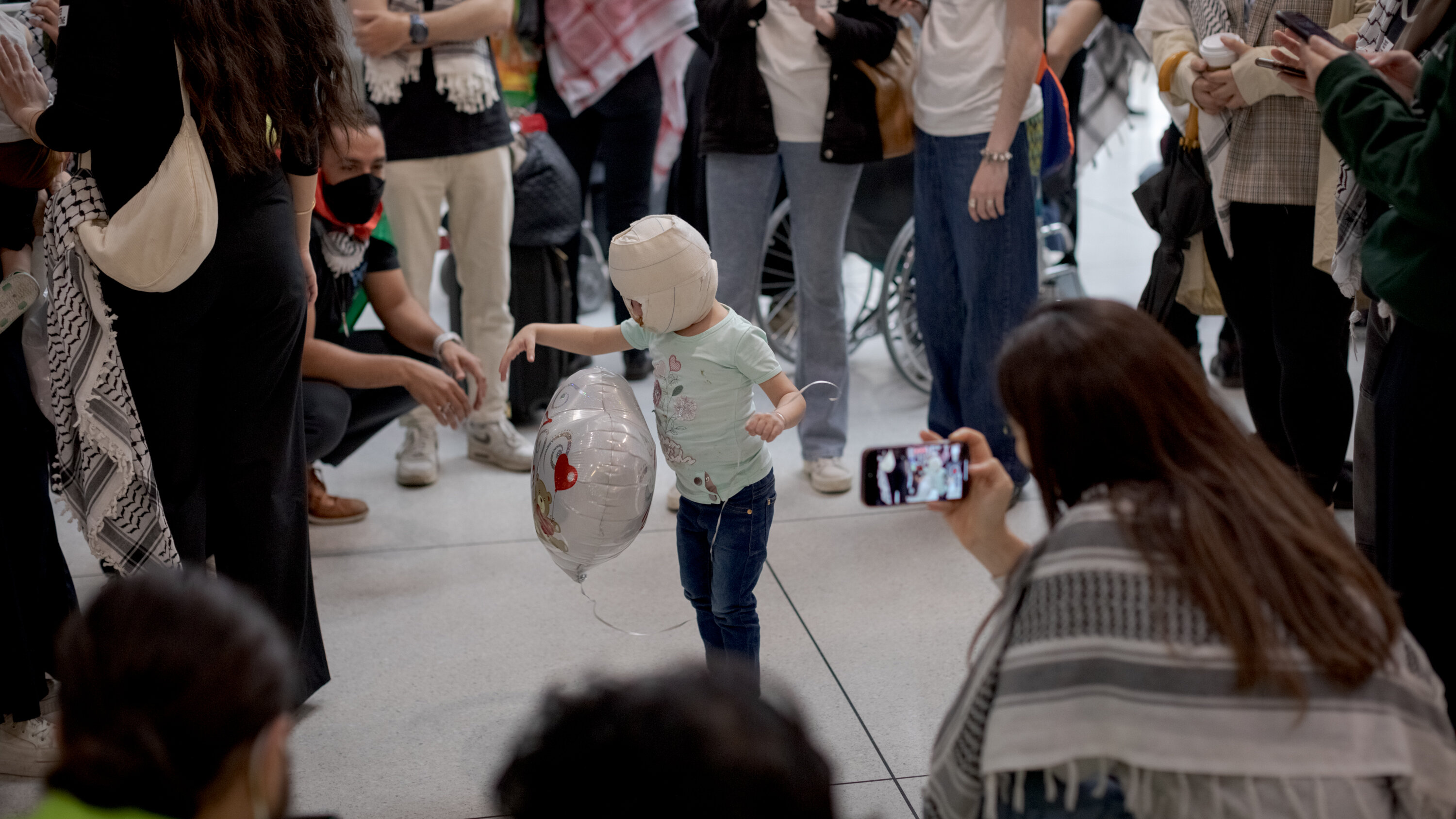 وصول 81 طفلاً فلسطينياً من غزة للعلاج في الأردن