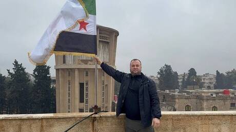 Festnahme wegen Beleidigung der syrischen Flagge