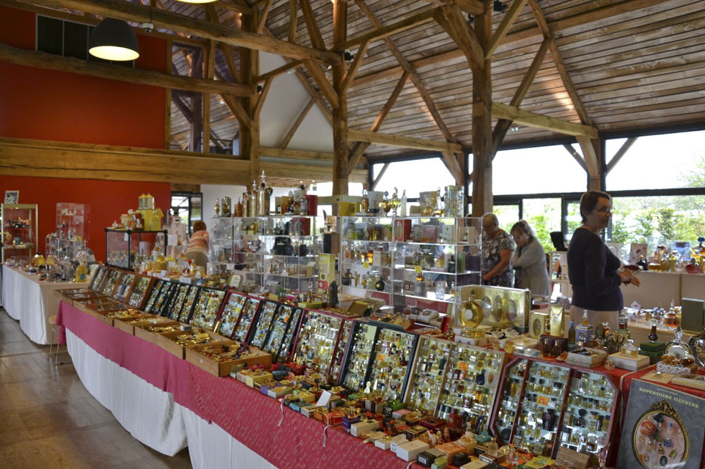 استكشاف مدينة ميلي-لا-فوريه: الفنون والأعشاب الطبية