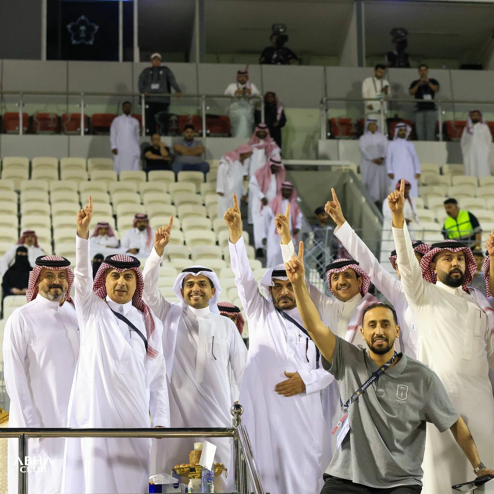 نادي أبها يواجه تحديات في دوري روشن مع استحواذ شركات جديدة