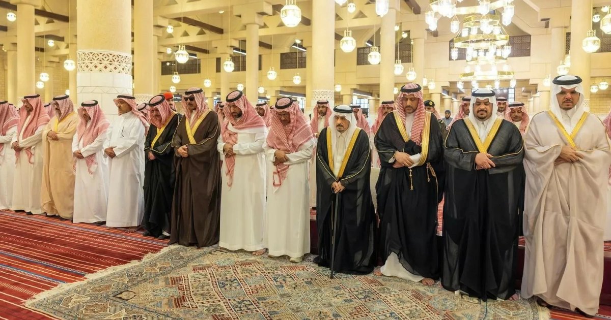 Riyadh Prince Leads Funeral Prayer for Mohammed bin Faisal