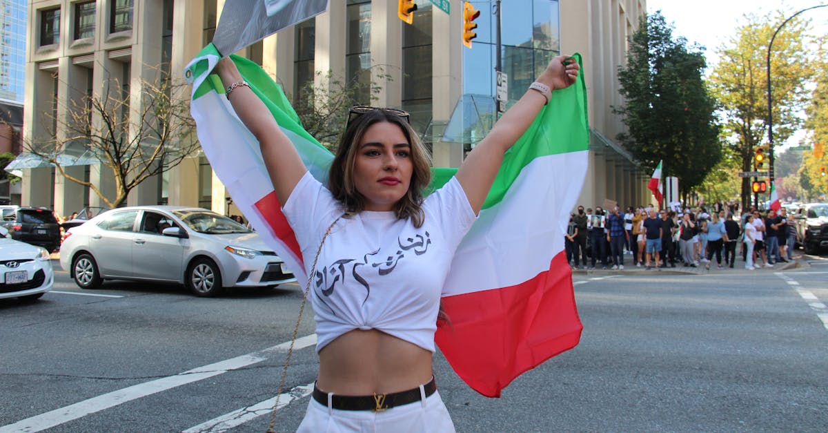 دعوة إيرانية للشباب في ظل التهديدات الأمريكية