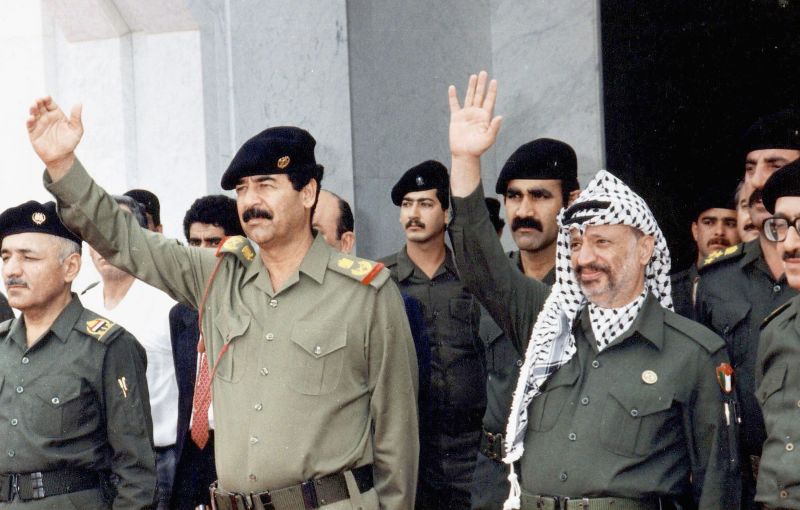 Yasser Arafat prend la présidence de la Palestine en 1989