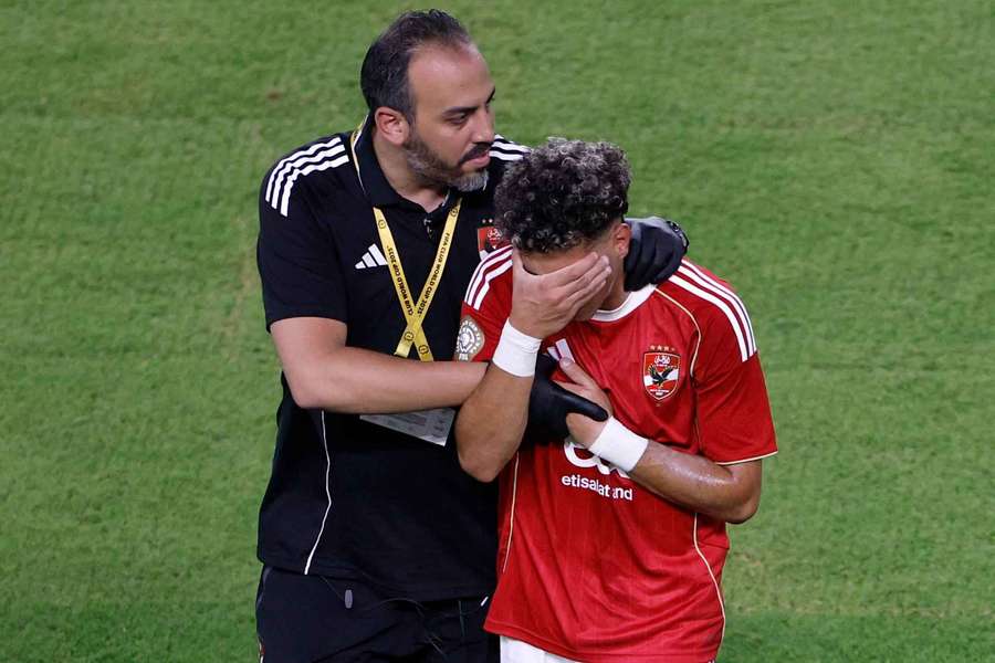 انتقادات نجم الأهلي لإمام عاشور: عليك أن تتحلى بالكرامة