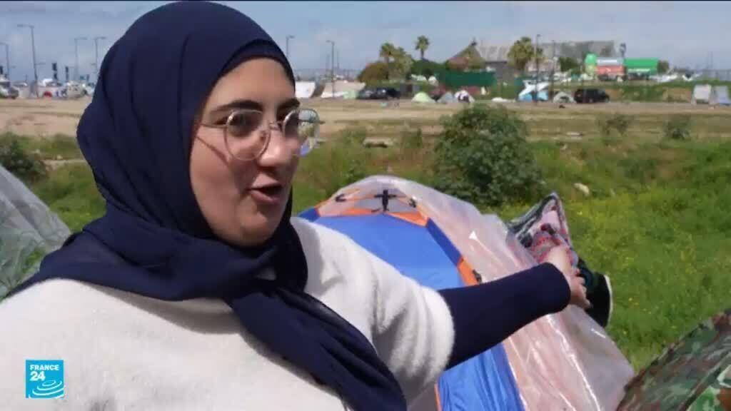 المسلمون يحتفلون بعيد الفطر في أجواء متوترة