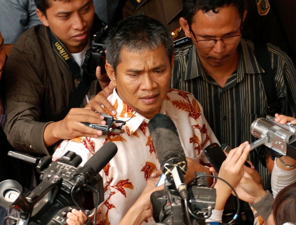 اعتداء جنود إندونيسيين على ناشط حقوقي