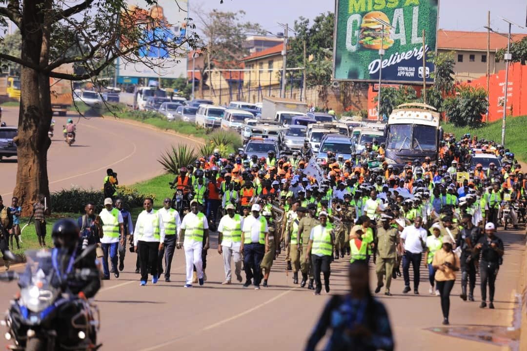 تحرير مخالفات عدم ارتداء الخوذة ورفع سيارات متروكة