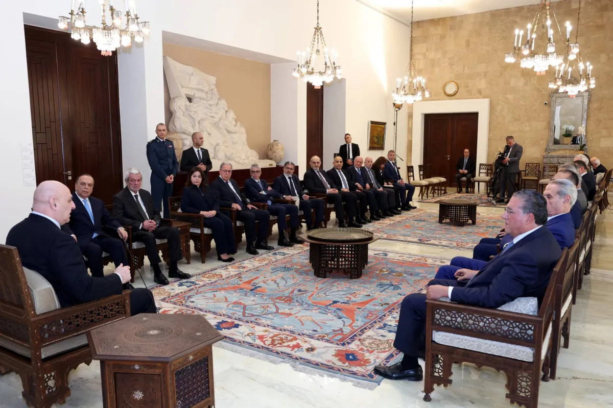 عون: إسرائيل ملزمة بتنفيذ وقف إطلاق النار قبل المفاوضات