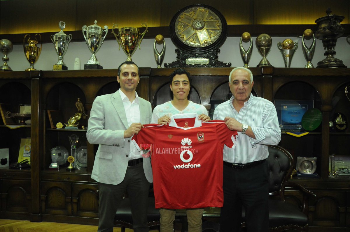 الأهلي يرد على تصرف أكرم توفيق في المباراة الأخيرة