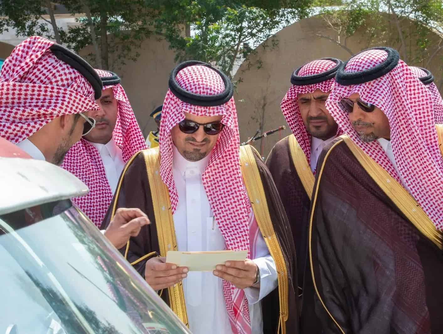 مشعل بن محماس يحصل على دكتوراه في القانون بمرتبة الشرف