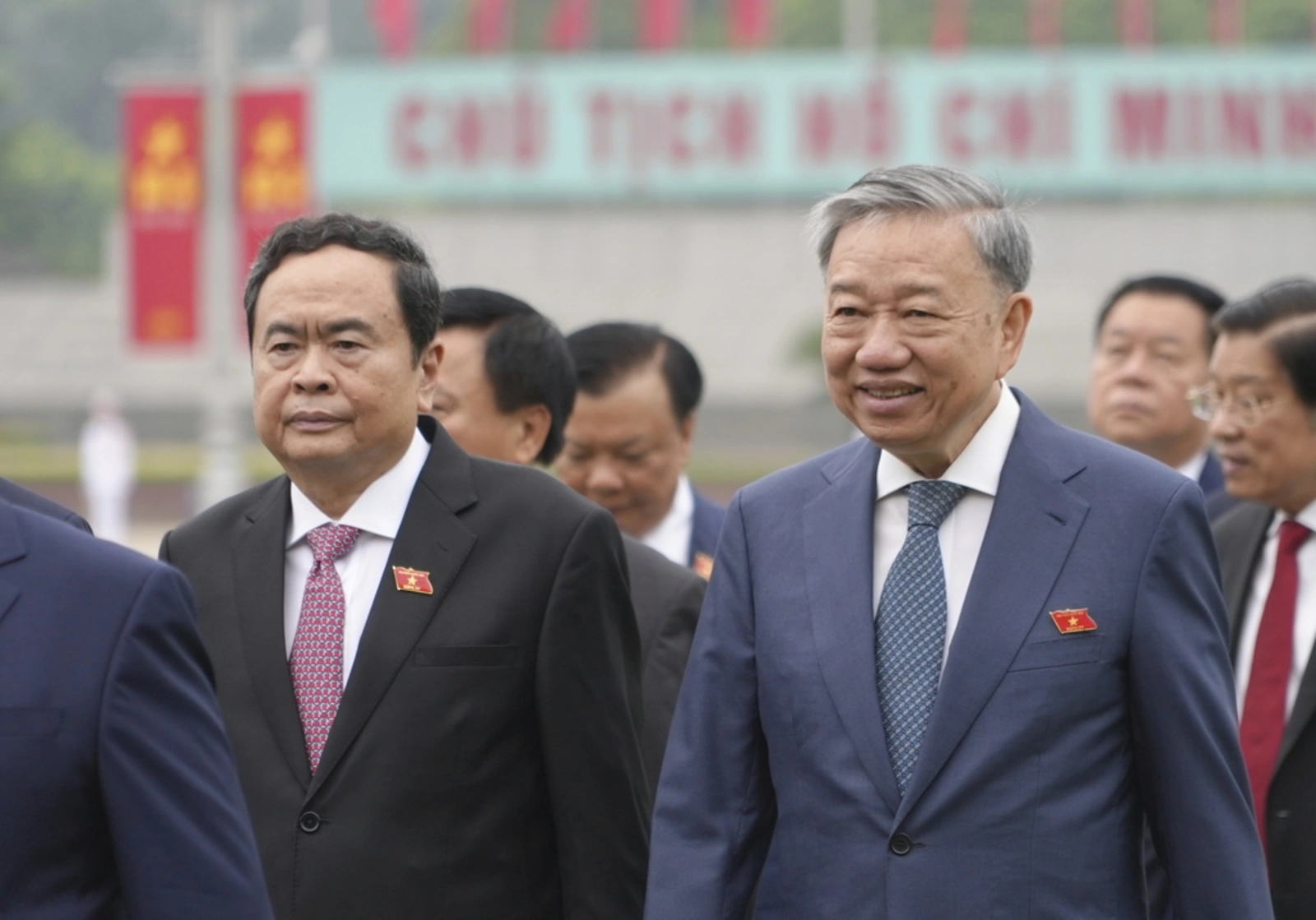 البرلمان الفيتنامي يؤكد تعيين القادة الجدد