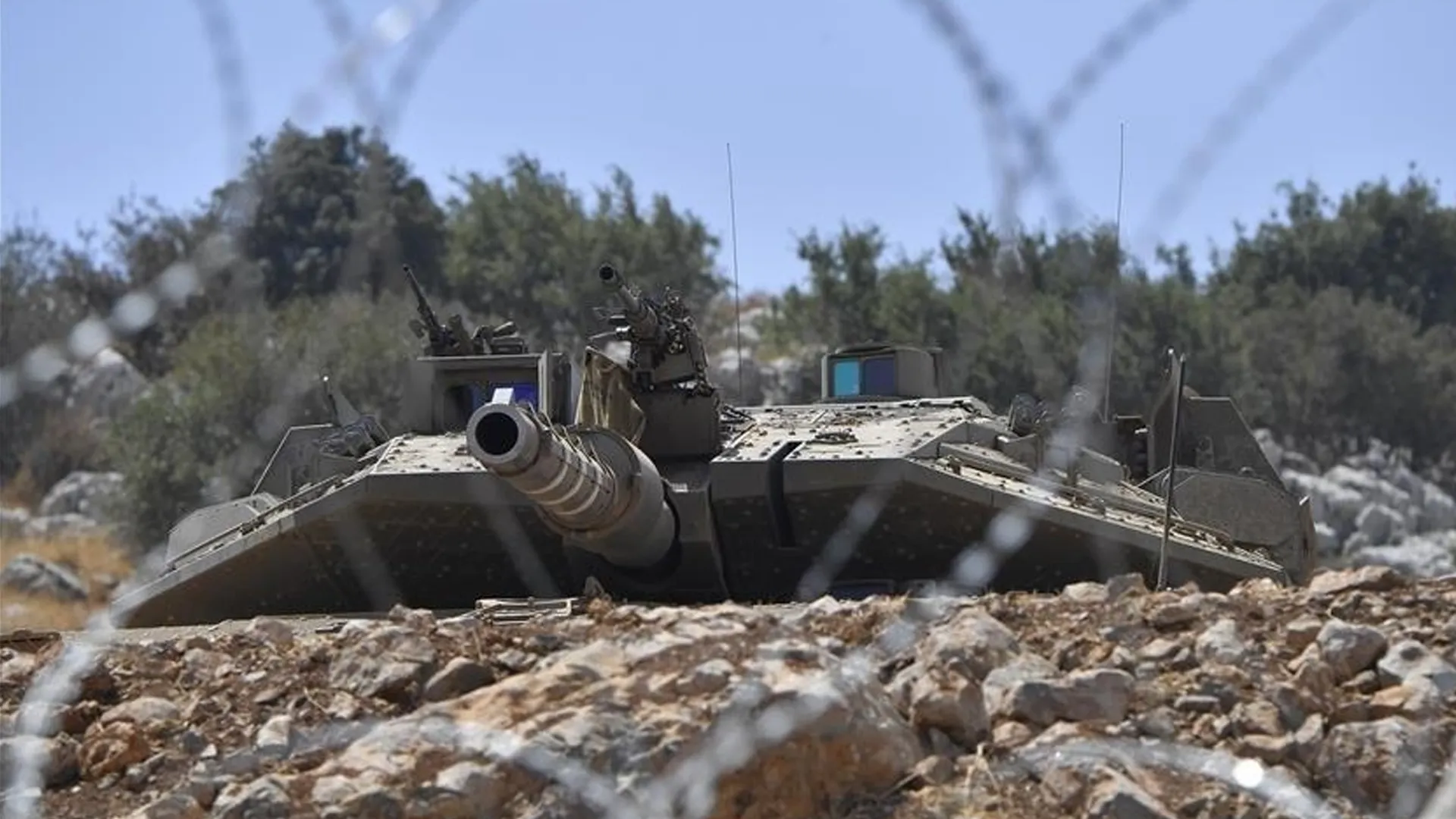 تصعيد عسكري بين إيران وإسرائيل وتأثيره على المنطقة