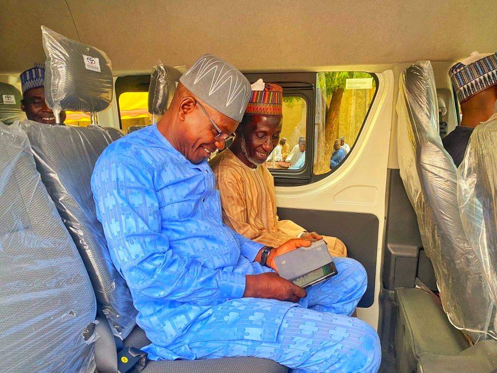 محمد بن زايد يعزي في وفاة مسلم المزروعي